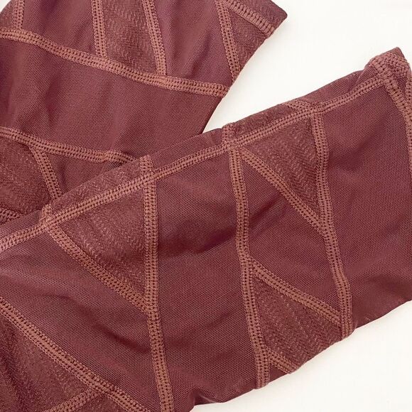 Athleta Jaquard Mantra Mesh Maroon Capri Crop XXS - Picture 5 of 7